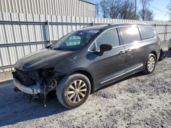  Salvage Chrysler Pacifica