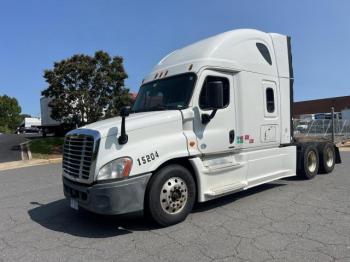  Salvage Freightliner Cascadia 1