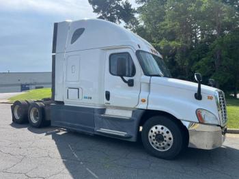  Salvage Freightliner Cascadia 1