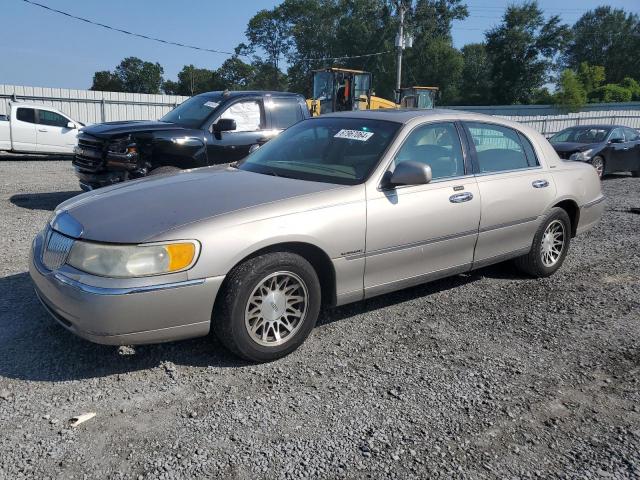  Salvage Lincoln Towncar