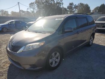  Salvage Toyota Sienna