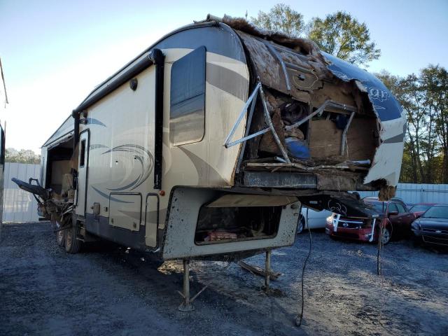  Salvage Coug 5th Wheel