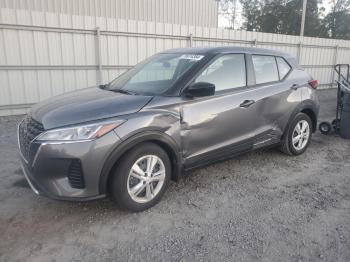  Salvage Nissan Kicks