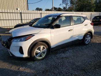  Salvage Nissan Kicks