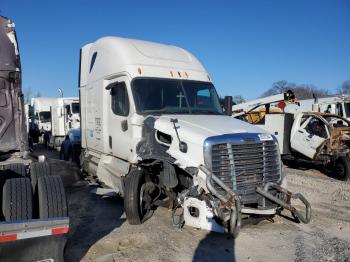  Salvage Freightliner Cascadia 1