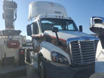  Salvage Freightliner Cascadia 1