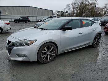  Salvage Nissan Maxima