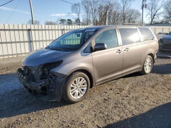  Salvage Toyota Sienna