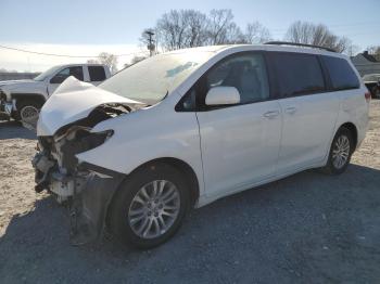  Salvage Toyota Sienna