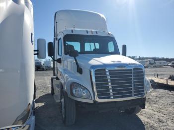  Salvage Freightliner Cascadia 1