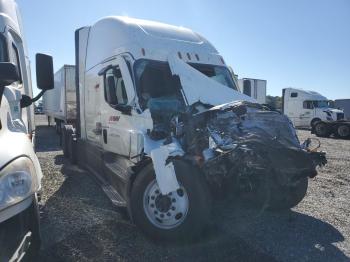  Salvage Freightliner Cascadia 1