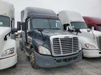  Salvage Freightliner Cascadia 1