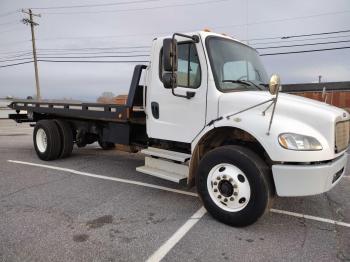  Salvage Freightliner M2 106 Med