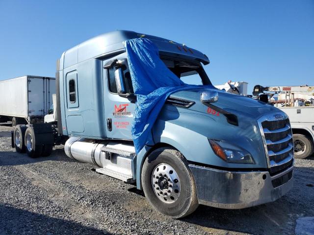  Salvage Freightliner Cascadia 1