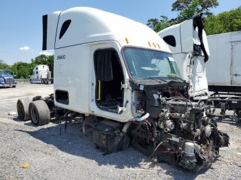  Salvage Freightliner Cascadia 1