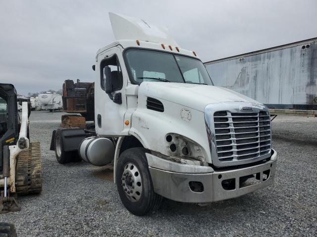  Salvage Freightliner Cascadia 1