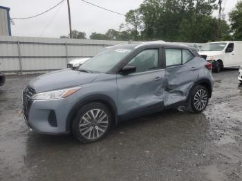  Salvage Nissan Kicks