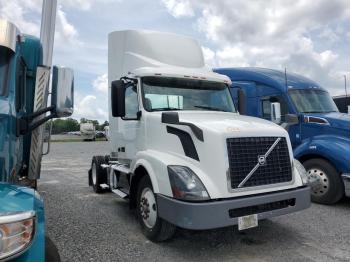  Salvage Volvo Vnl