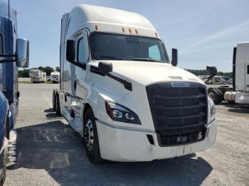  Salvage Freightliner Cascadia 1