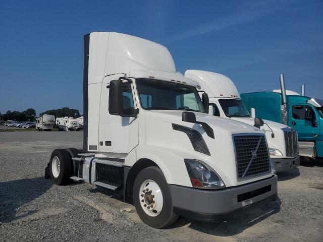  Salvage Volvo Vn