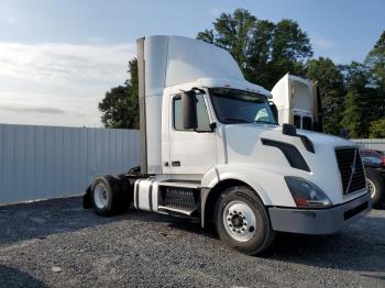 Salvage Volvo Vn