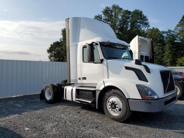  Salvage Volvo Vn