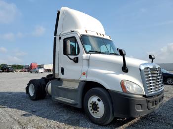  Salvage Freightliner Cascadia 1