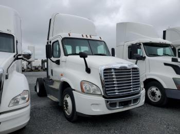  Salvage Freightliner Cascadia