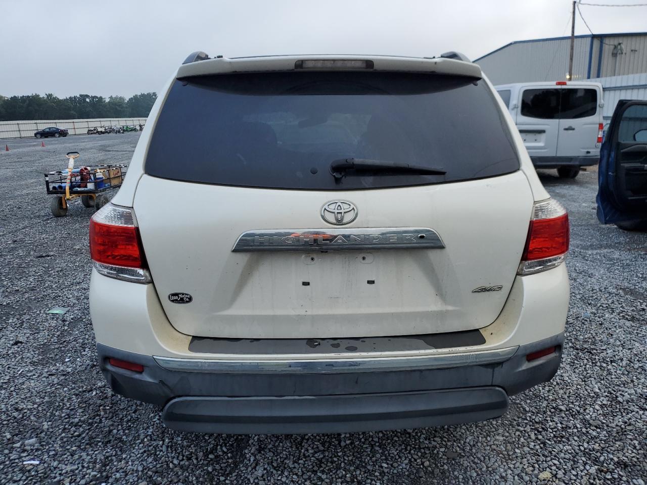 Toyota Highlander Base Image 6