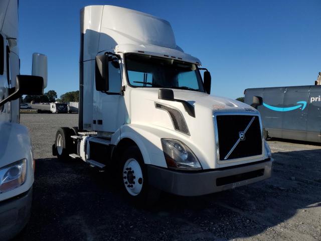  Salvage Volvo Vnl