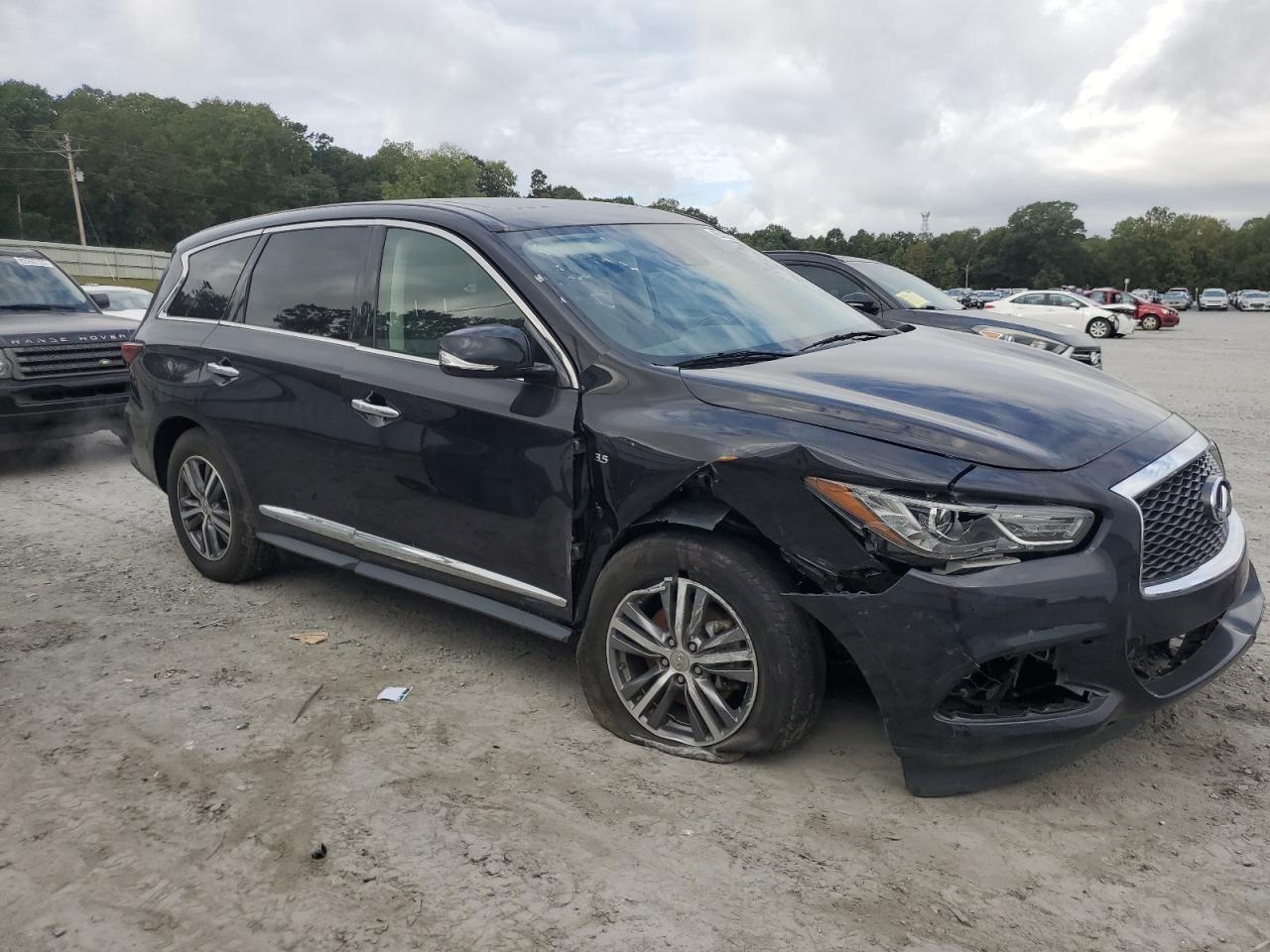 INFINITI Qx Luxe Image 2