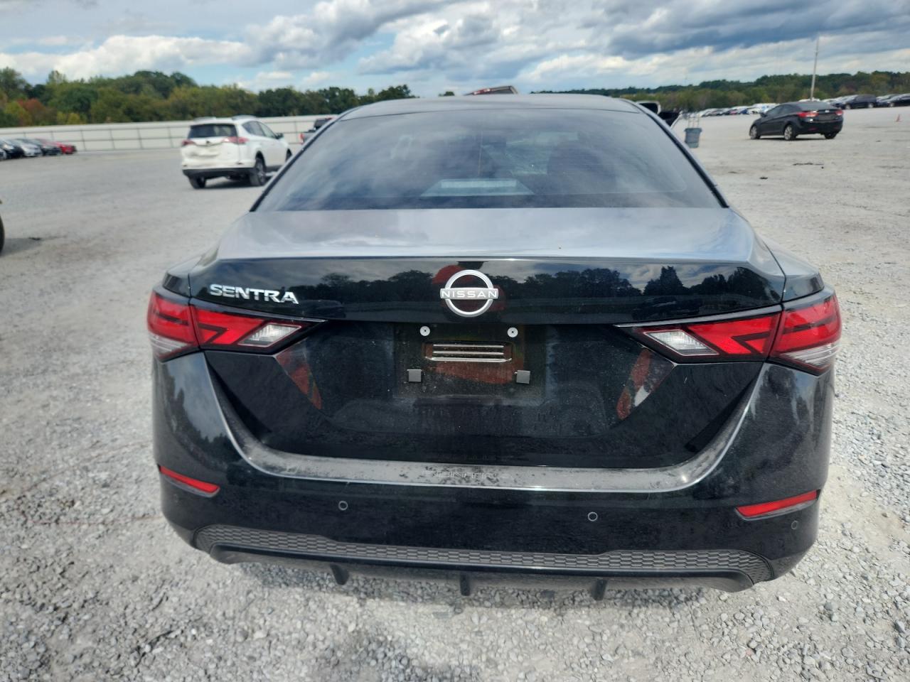 Nissan Sentra S Image 6