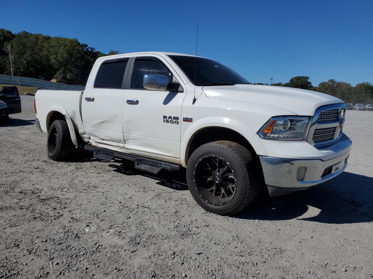 Ram 1500 Laramie Image 3