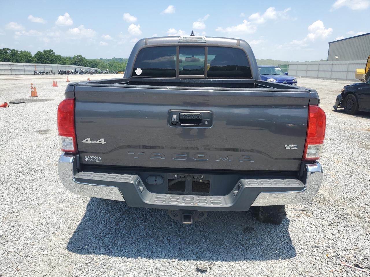 Toyota Tacoma Double Cab Image 10