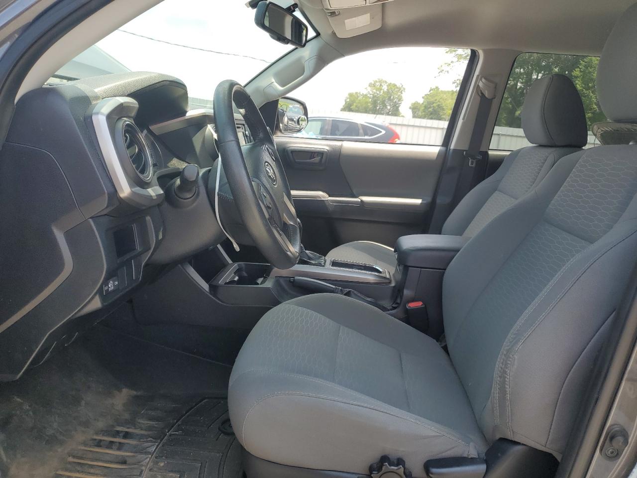 Toyota Tacoma Double Cab Image 5