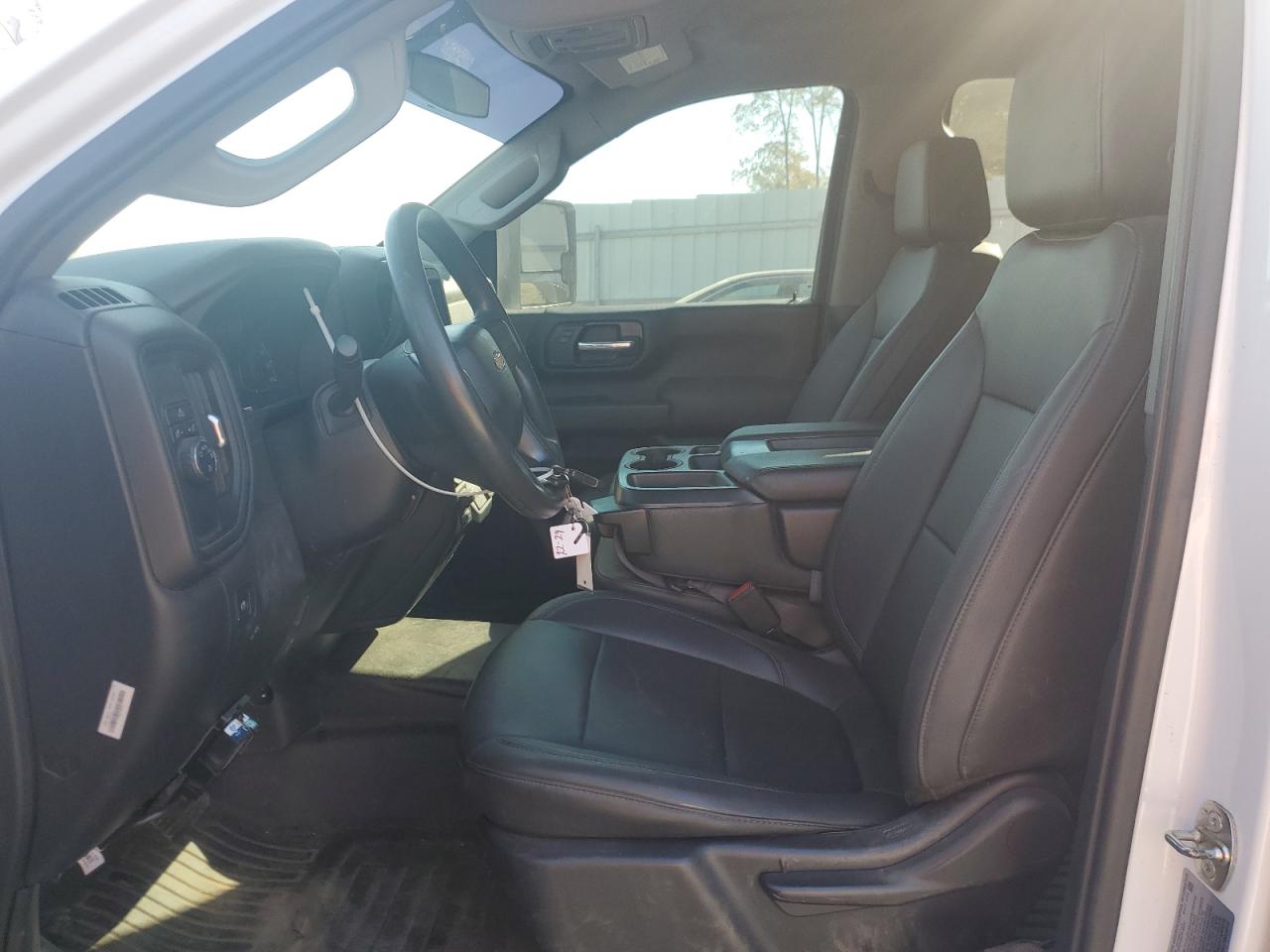 Chevrolet Silverado C2500 Heavy Duty Image 10