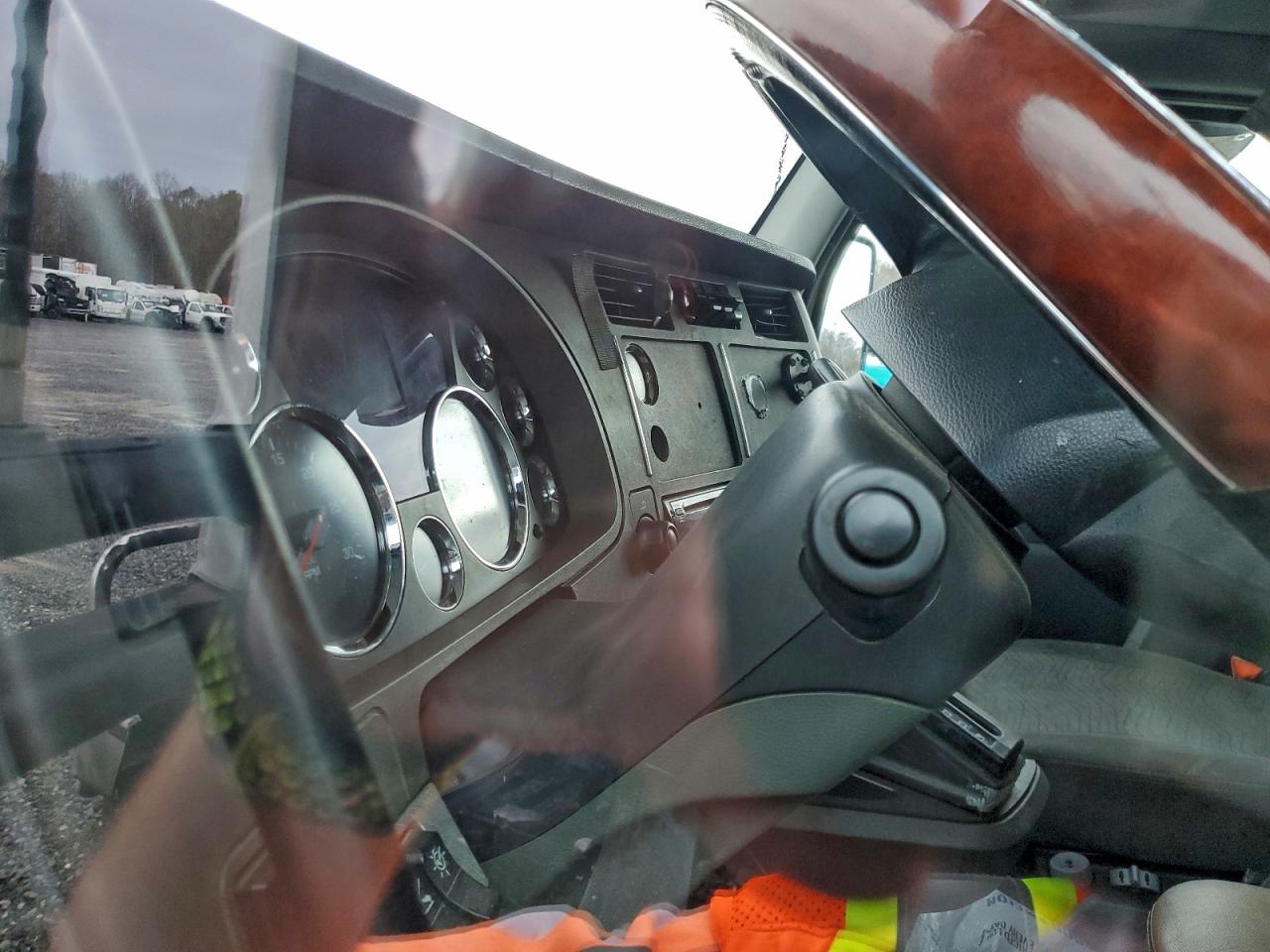 Kenworth T680 T680 Image 9