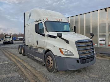  Salvage Freightliner Cascadia 1