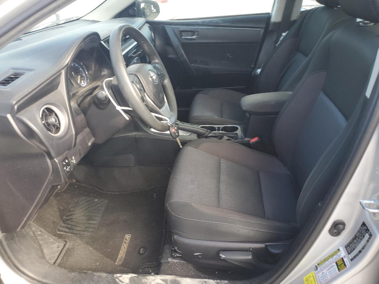 Toyota Corolla L Image 11