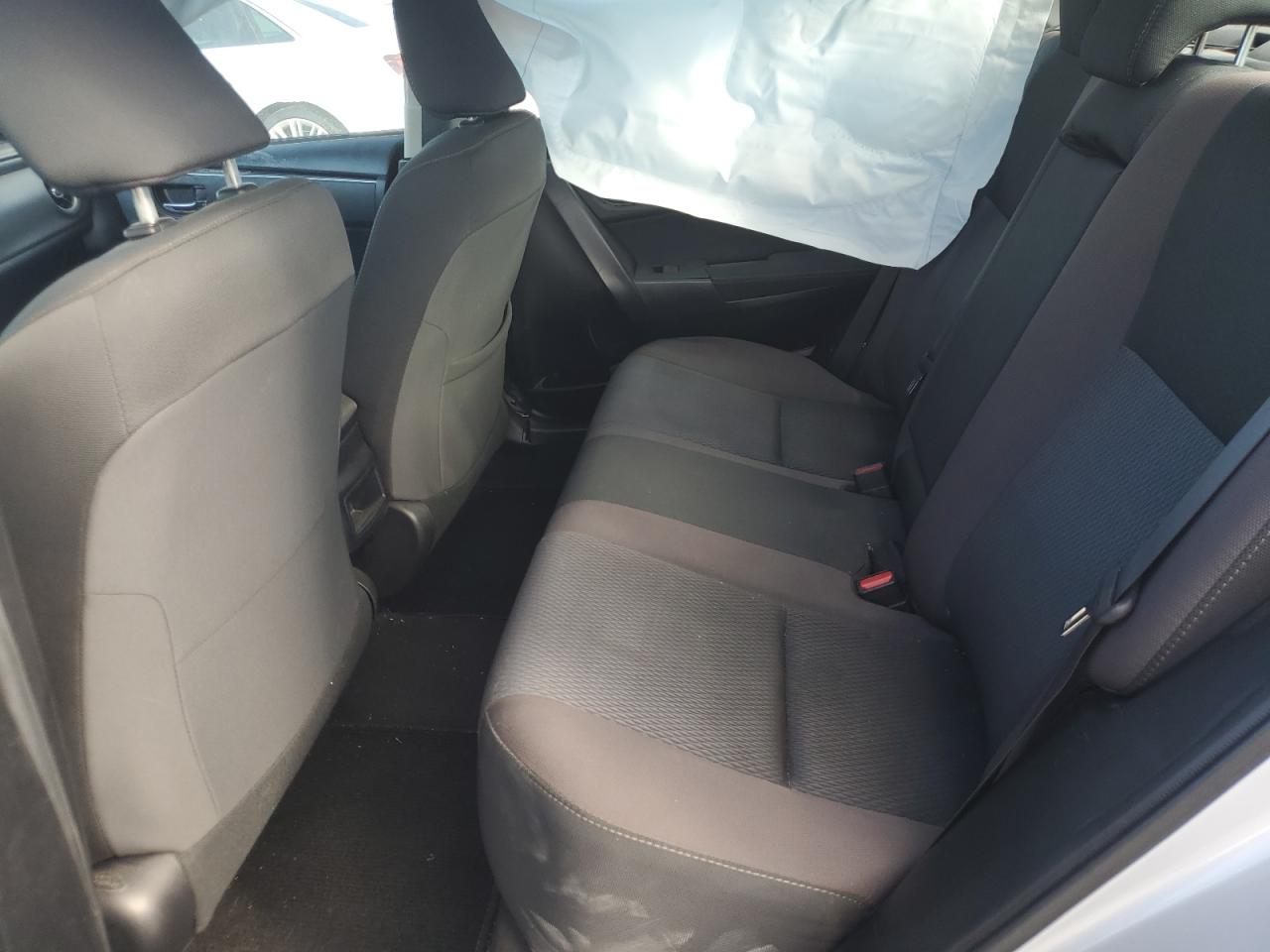 Toyota Corolla L Image 5