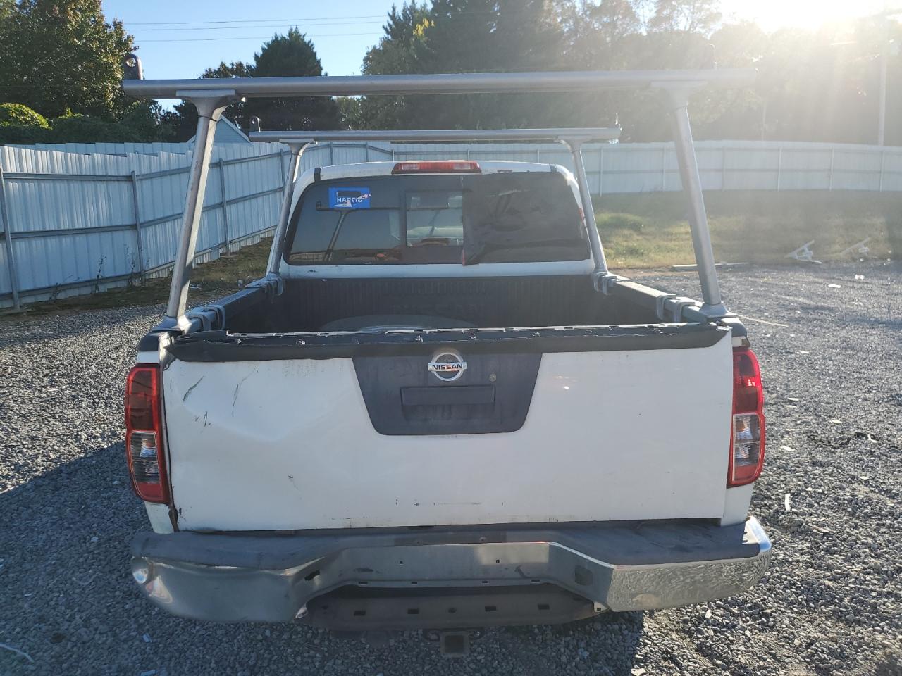 Nissan Frontier S Image 2