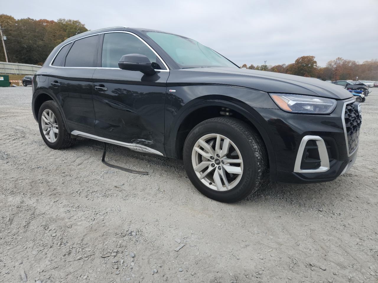 Audi Q5 Premium 45 Image 3