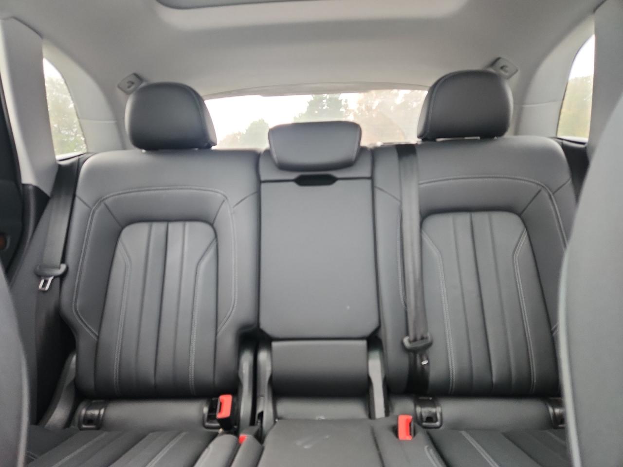 Audi Q5 Premium 45 Image 12