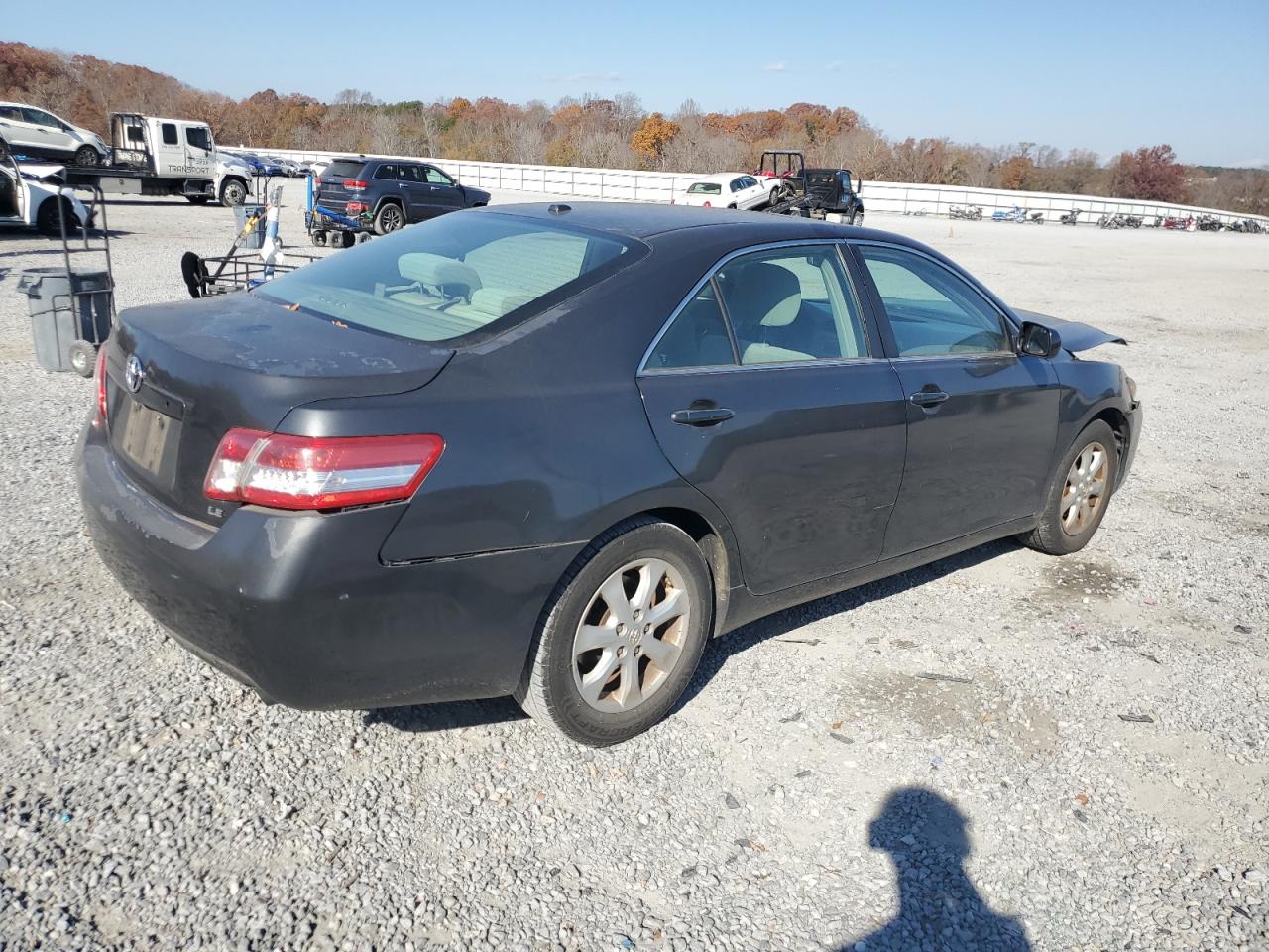 Toyota Camry Base Image 8