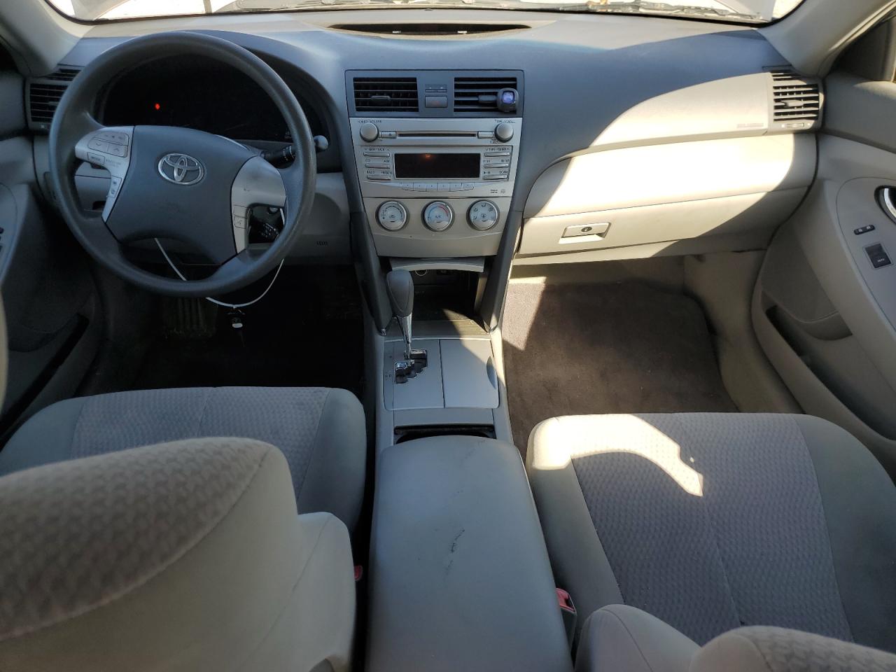 Toyota Camry Base Image 11