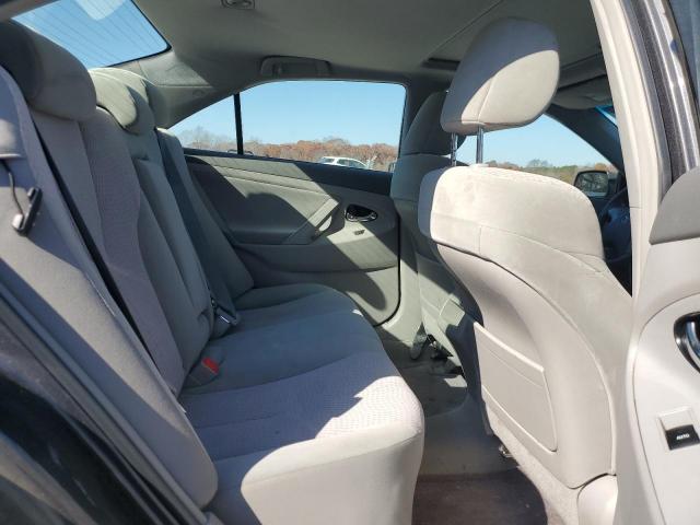 Toyota Camry Base Image 6