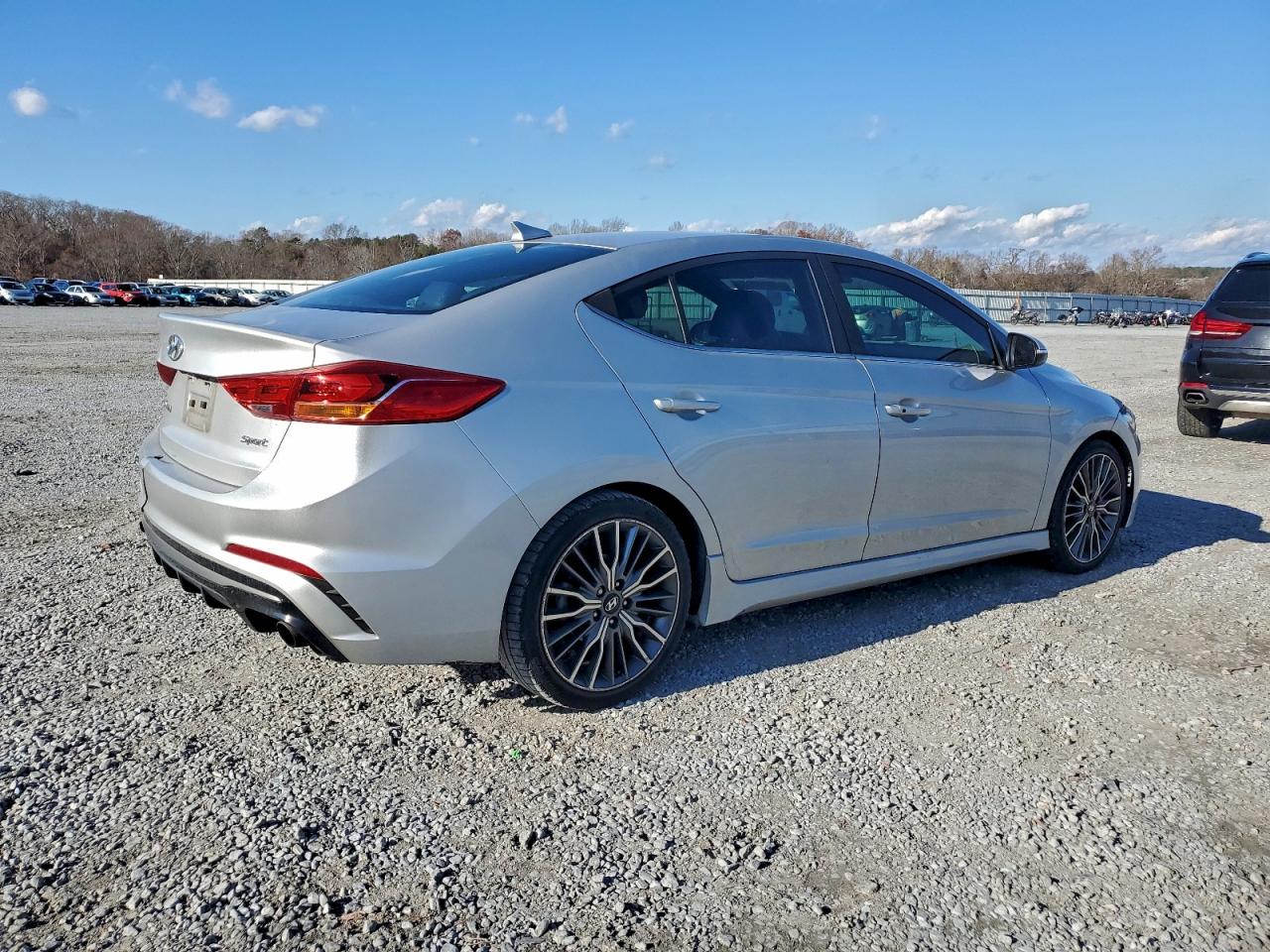 Hyundai ELANTRA Sport Image 11