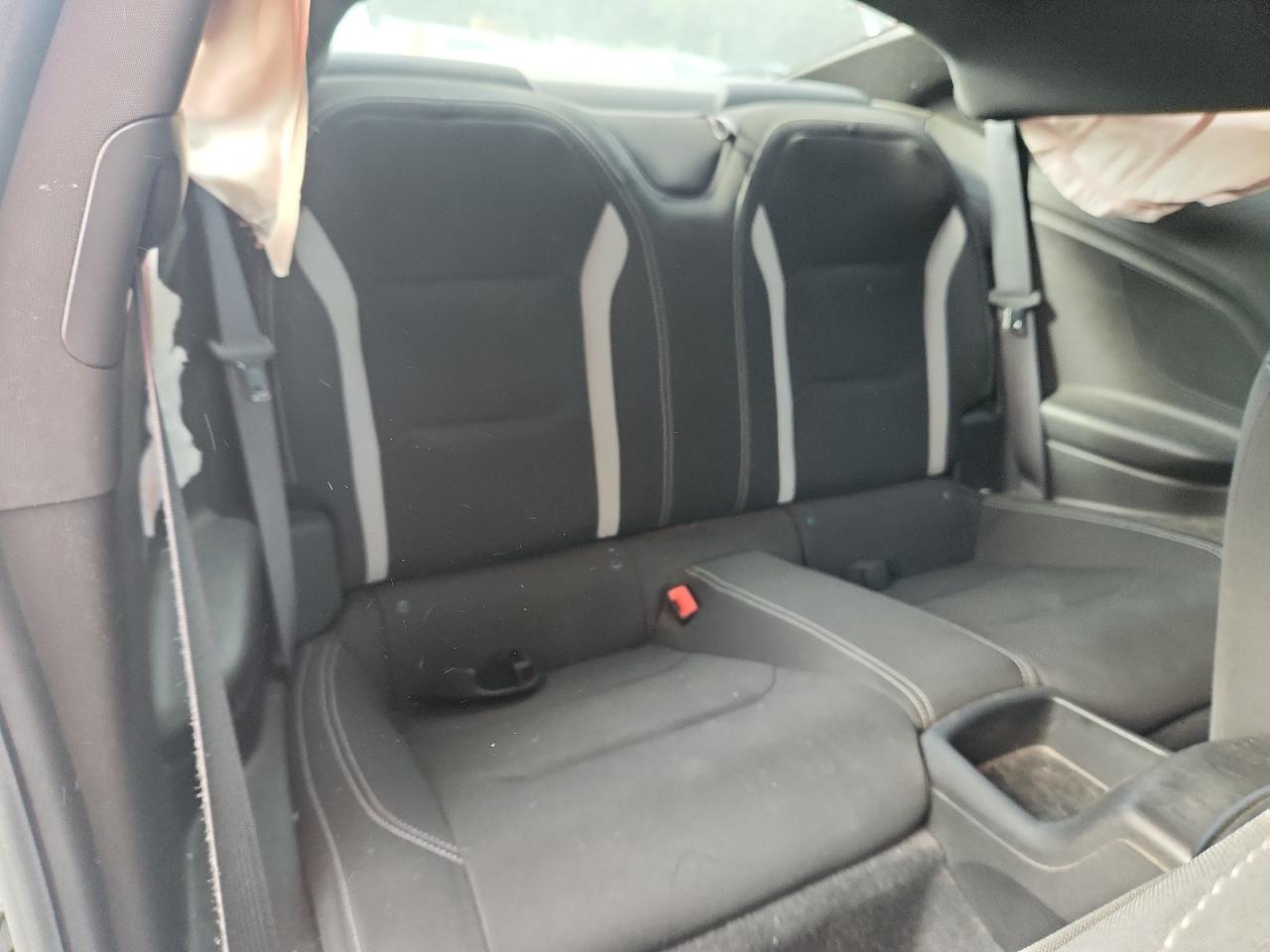 Chevrolet Camaro Lt Image 7