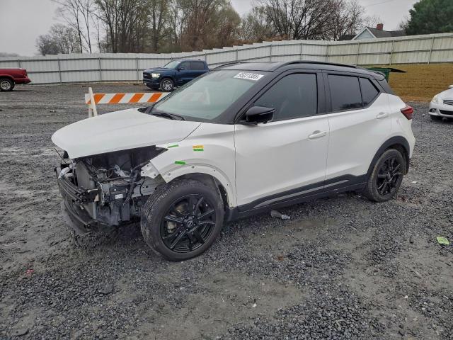  Salvage Nissan Kicks