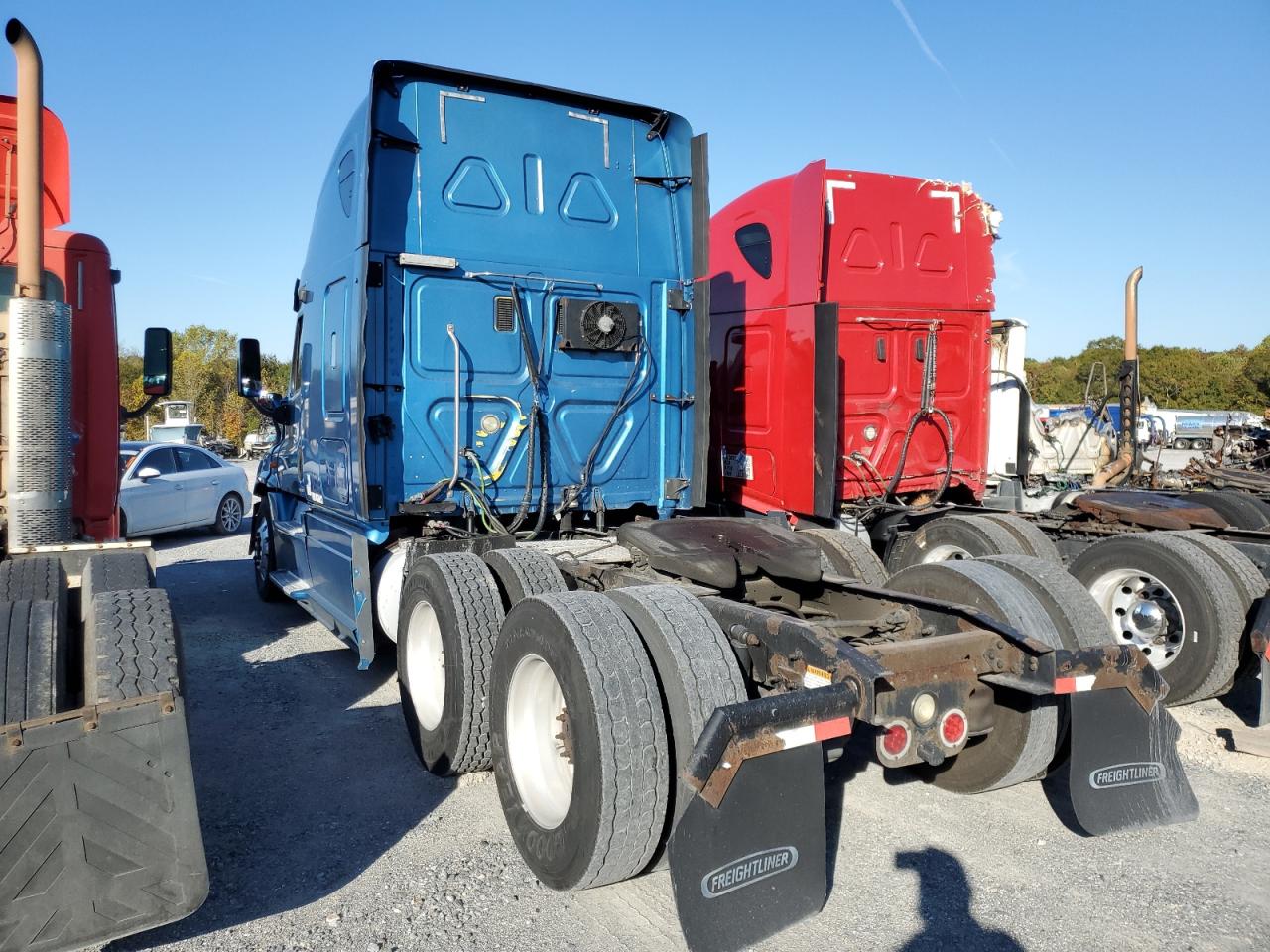 Freightliner Cascadia Image 9